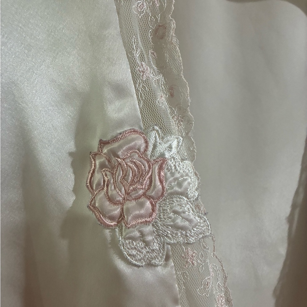 Vintage Women’s Medium Satin Robe - Picture 5 of 10